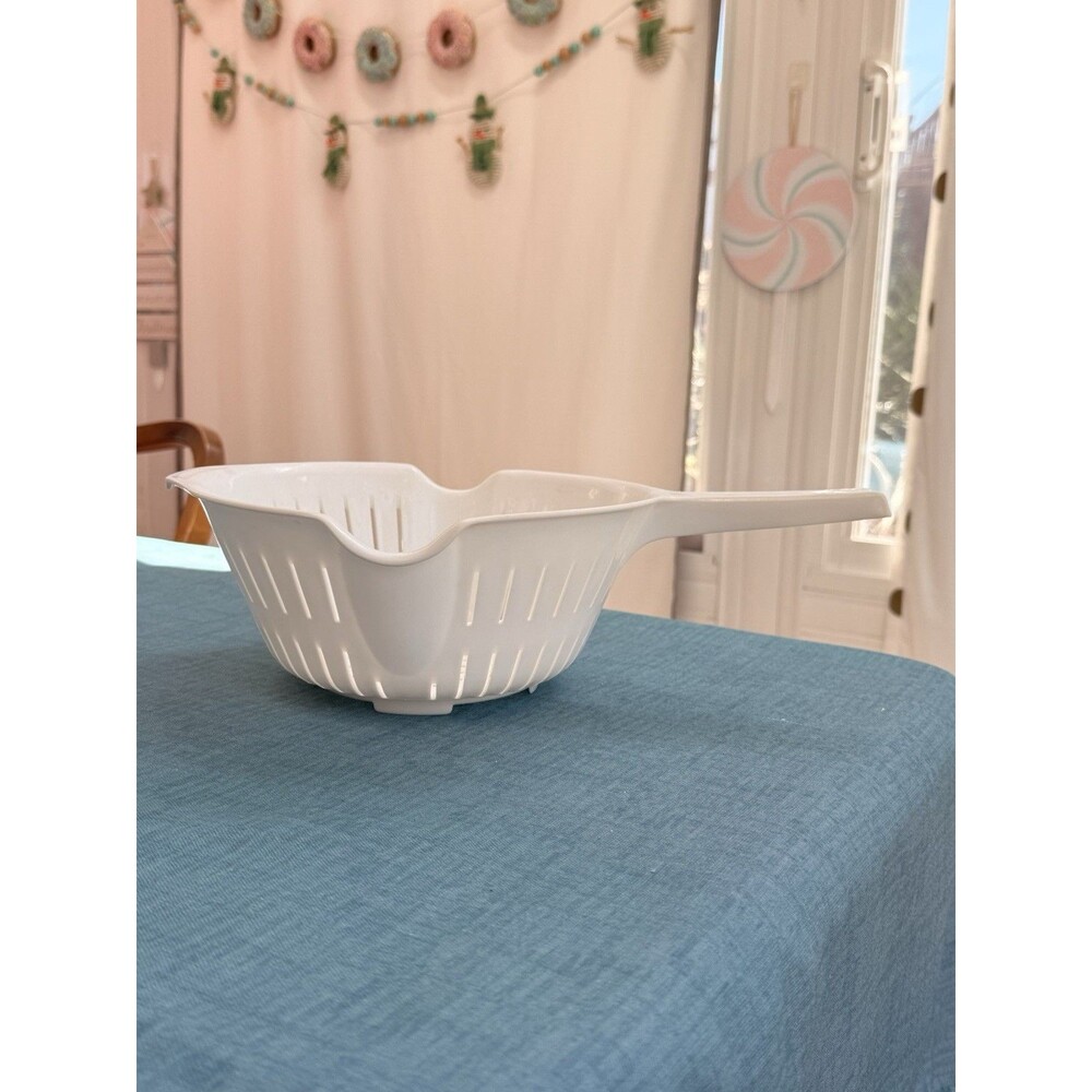 Vintage Rubbermaid 2 Qt Colander Strainer #2934 Double Spout Off White w/Handle